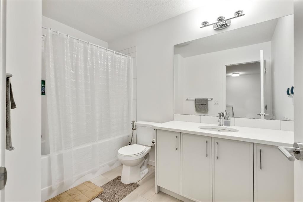 620 Copperstone Manor Se, Calgary, AB - Indoor Photo Showing Bathroom