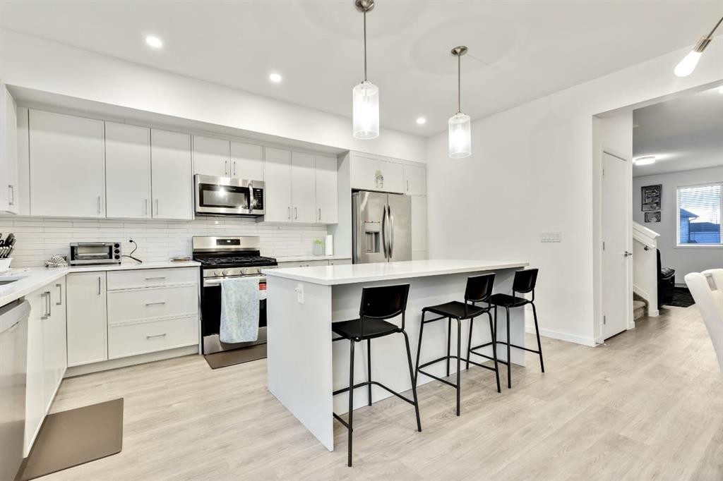 620 Copperstone Manor Se, Calgary, AB - Indoor Photo Showing Kitchen With Upgraded Kitchen