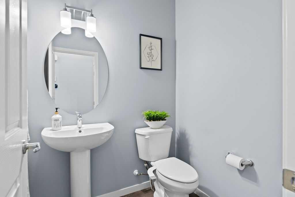103 Masters Heights Se, Calgary, AB - Indoor Photo Showing Bathroom