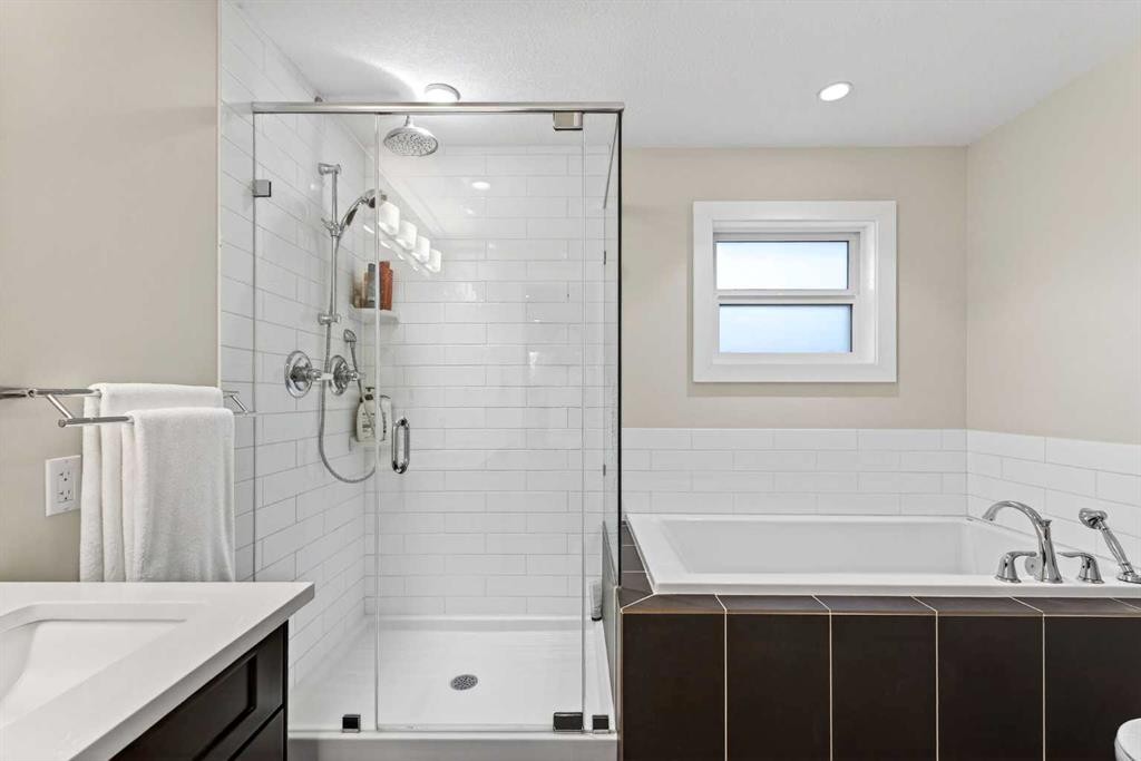 7 Westminster Place Sw, Calgary, AB - Indoor Photo Showing Bathroom