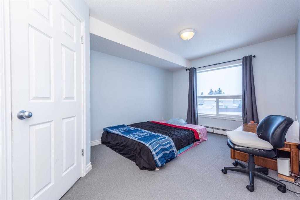 304-5555 Falsbridge Drive Ne, Calgary, AB - Indoor Photo Showing Bedroom