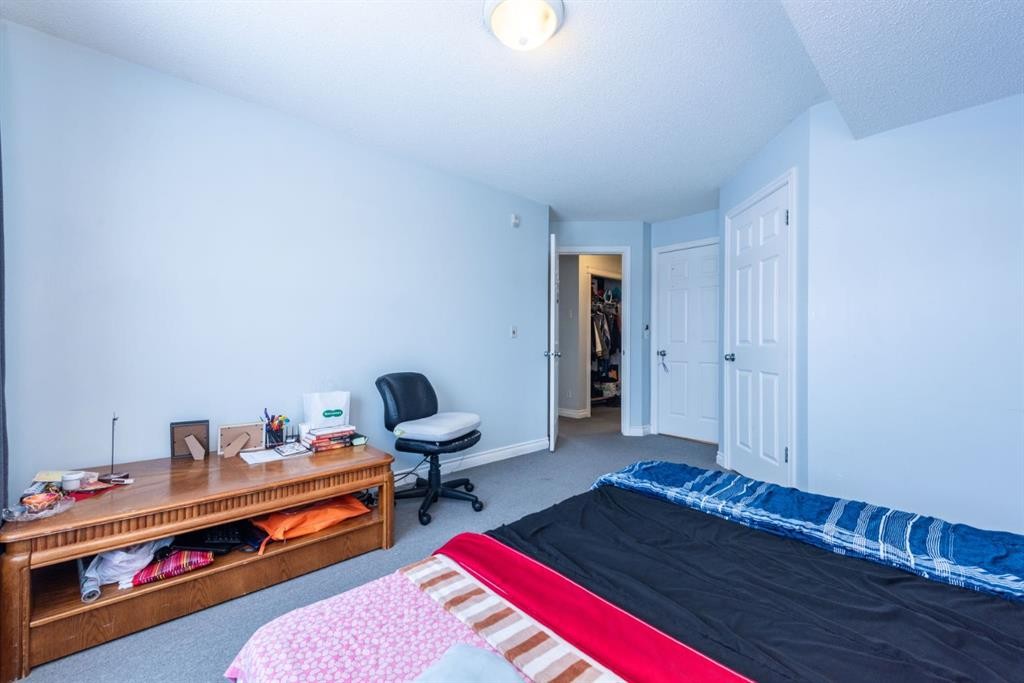 304-5555 Falsbridge Drive Ne, Calgary, AB - Indoor Photo Showing Bedroom