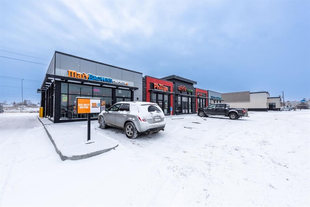 304-5555 Falsbridge Drive Ne, Calgary, AB - Outdoor