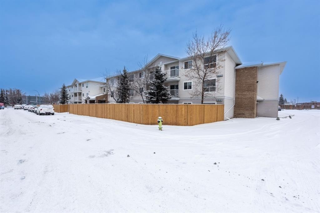 304-5555 Falsbridge Drive Ne, Calgary, AB - Outdoor