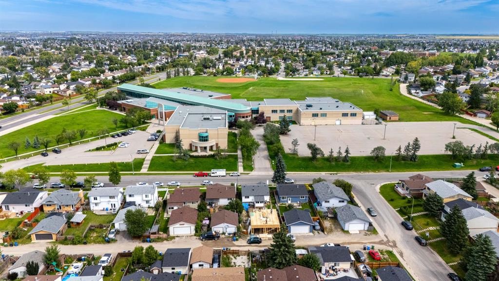 304-5555 Falsbridge Drive Ne, Calgary, AB - Outdoor With View