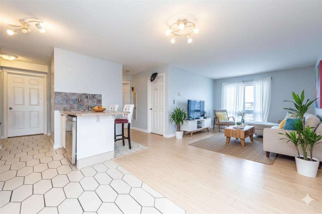 304-5555 Falsbridge Drive Ne, Calgary, AB - Indoor