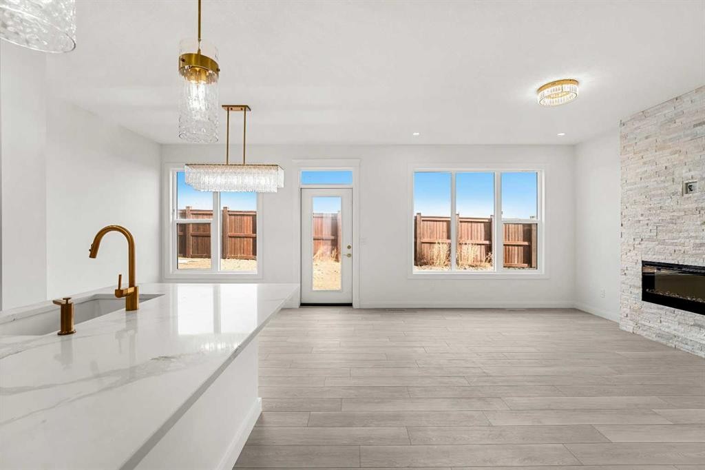 94 Cornerbrook Crescent Ne, Calgary, AB