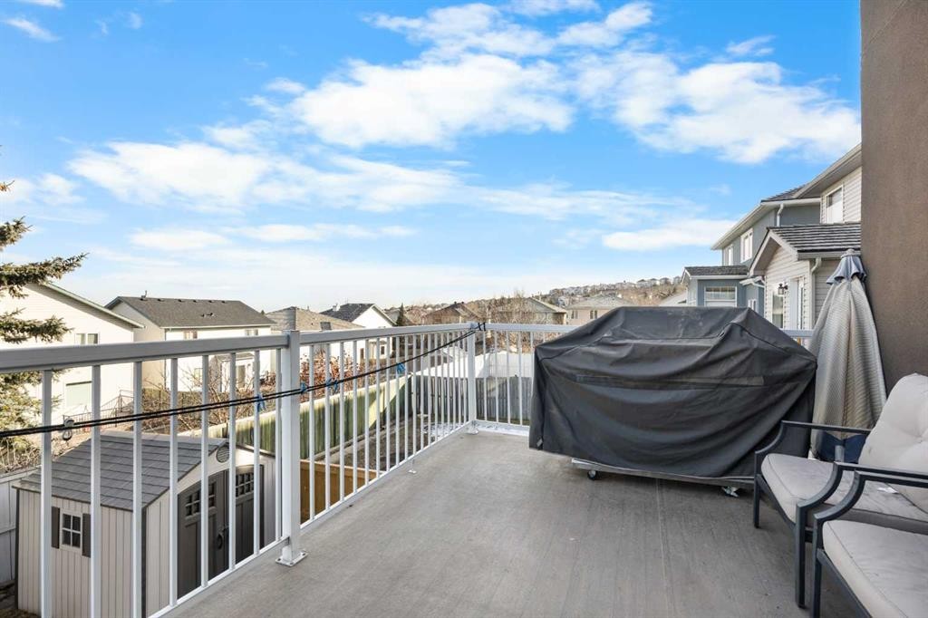 220 Edgeridge Gardens Nw, Calgary, AB - Outdoor With Exterior
