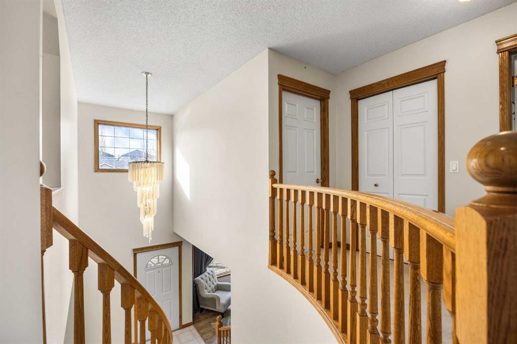 220 Edgeridge Gardens Nw, Calgary, AB - Indoor Photo Showing Other Room