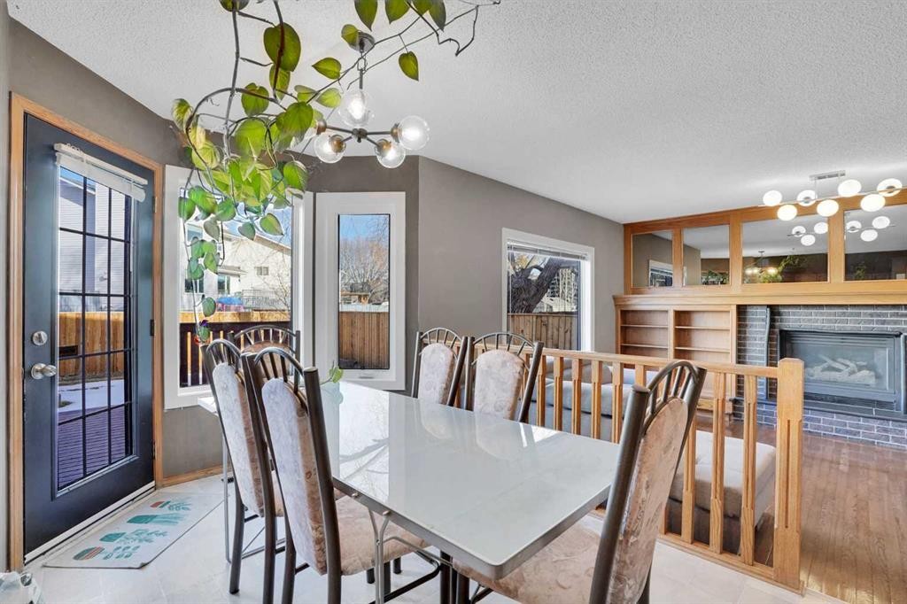 157 Riverview Park, Calgary, AB - Indoor Photo Showing Dining Room
