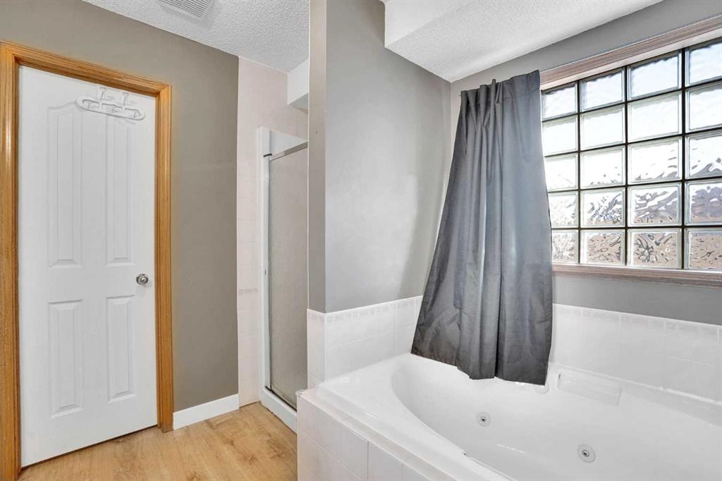 157 Riverview Park, Calgary, AB - Indoor Photo Showing Bathroom