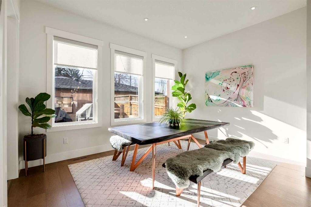 303 30 Avenue Ne, Calgary, AB - Indoor Photo Showing Dining Room