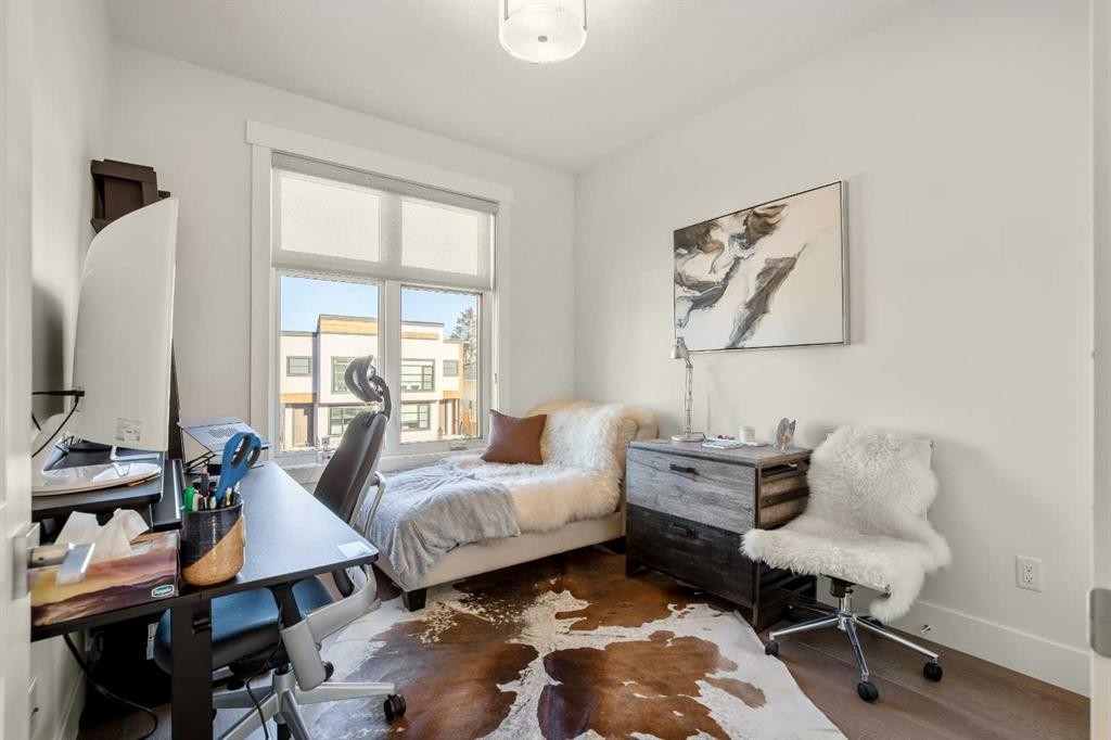 303 30 Avenue Ne, Calgary, AB - Indoor