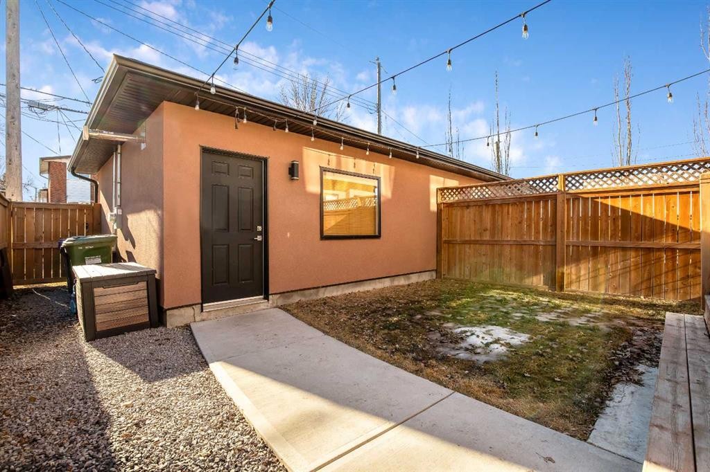 303 30 Avenue Ne, Calgary, AB - Outdoor With Exterior