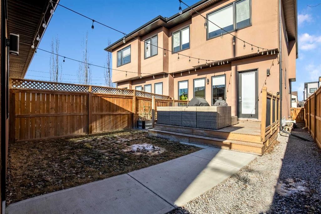 303 30 Avenue Ne, Calgary, AB - Outdoor