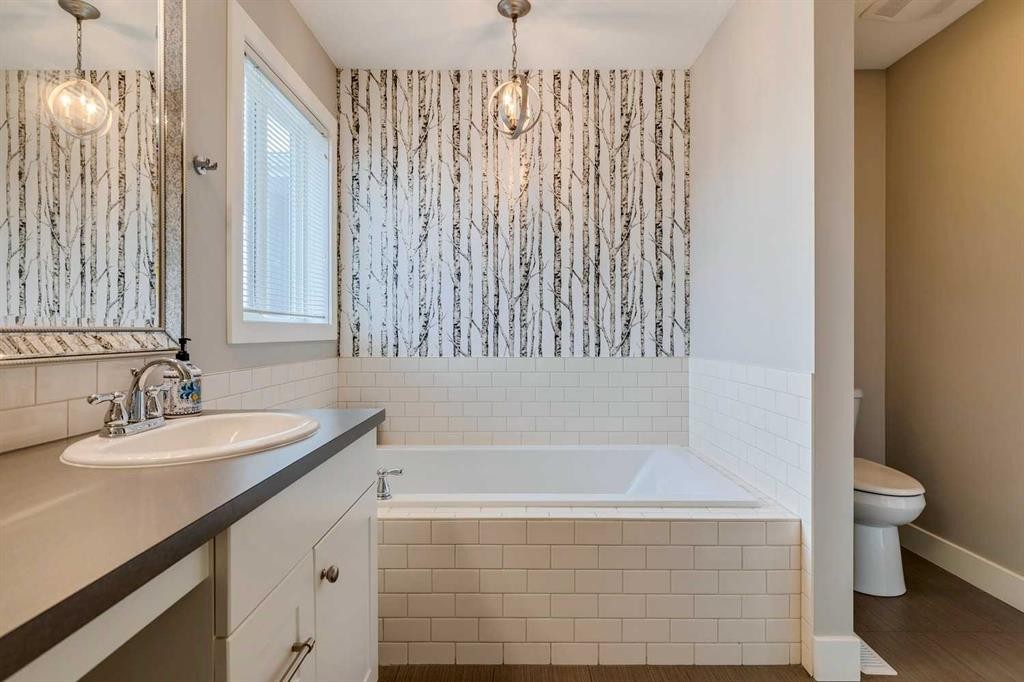 75 Masters Rise Se, Calgary, AB - Indoor Photo Showing Bathroom