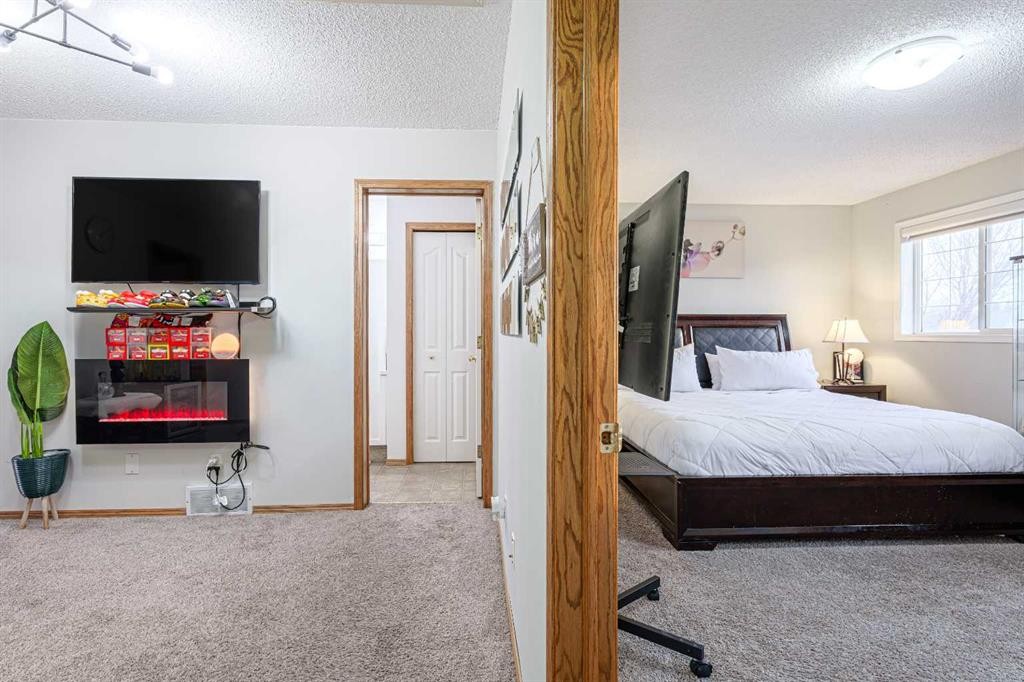 13 Mt. Aberdeen Manor Se, Calgary, AB - Indoor Photo Showing Bedroom