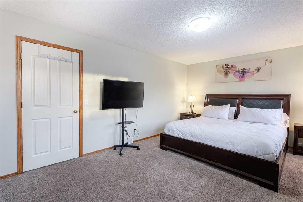 13 Mt. Aberdeen Manor Se, Calgary, AB - Indoor Photo Showing Bedroom