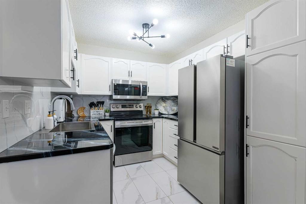 13 Mt. Aberdeen Manor Se, Calgary, AB - Indoor Photo Showing Kitchen With Stainless Steel Kitchen