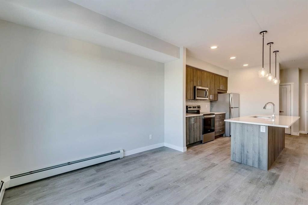 408-660 Shawnee Square Sw, Calgary, AB - Indoor Photo Showing Kitchen