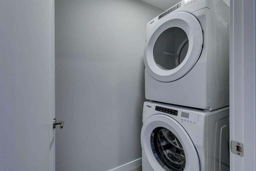 408-660 Shawnee Square Sw, Calgary, AB - Indoor Photo Showing Laundry Room