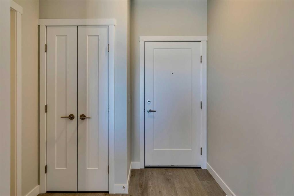 408-660 Shawnee Square Sw, Calgary, AB - Indoor Photo Showing Other Room