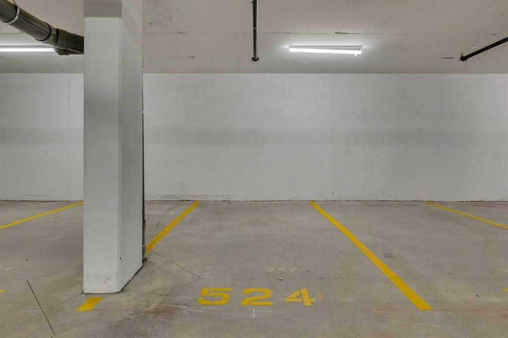 408-660 Shawnee Square Sw, Calgary, AB - Indoor Photo Showing Garage