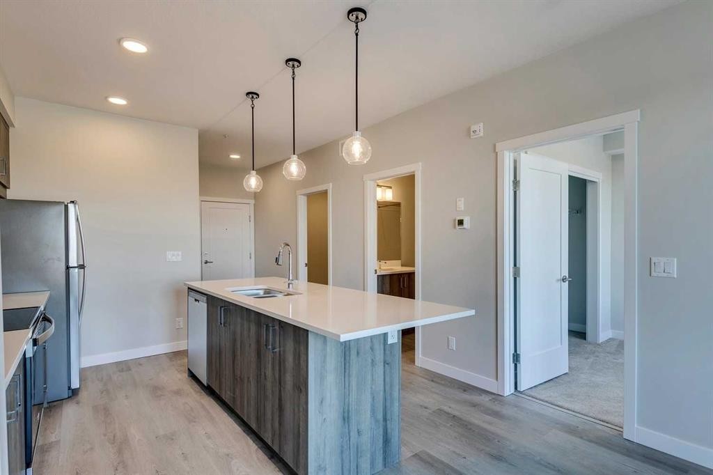 408-660 Shawnee Square Sw, Calgary, AB - Indoor Photo Showing Kitchen With Double Sink With Upgraded Kitchen