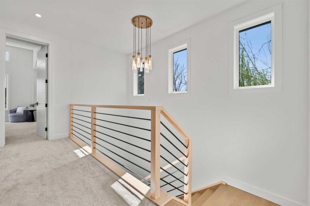 422 36 Avenue Nw, Calgary, AB - Indoor Photo Showing Other Room