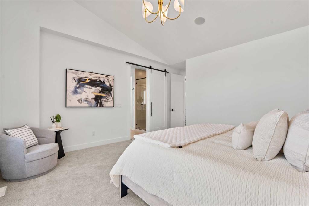 422 36 Avenue Nw, Calgary, AB - Indoor Photo Showing Bedroom