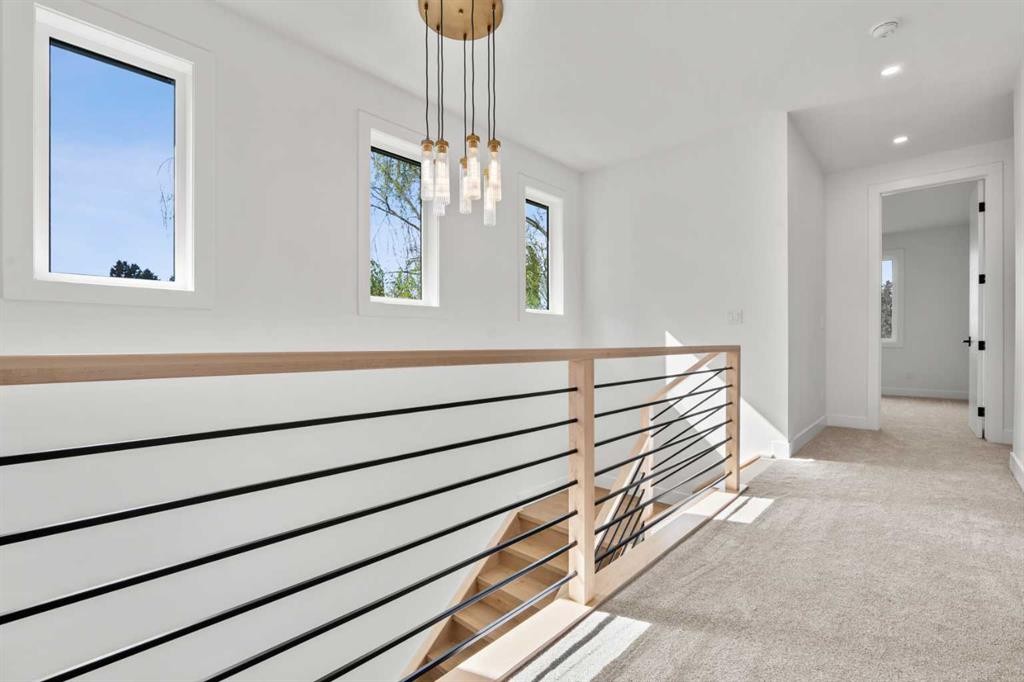 422 36 Avenue Nw, Calgary, AB - Indoor Photo Showing Other Room