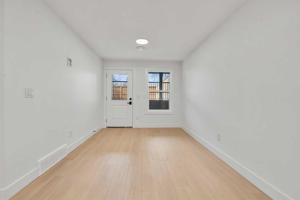 422 36 Avenue Nw, Calgary, AB - Indoor Photo Showing Other Room