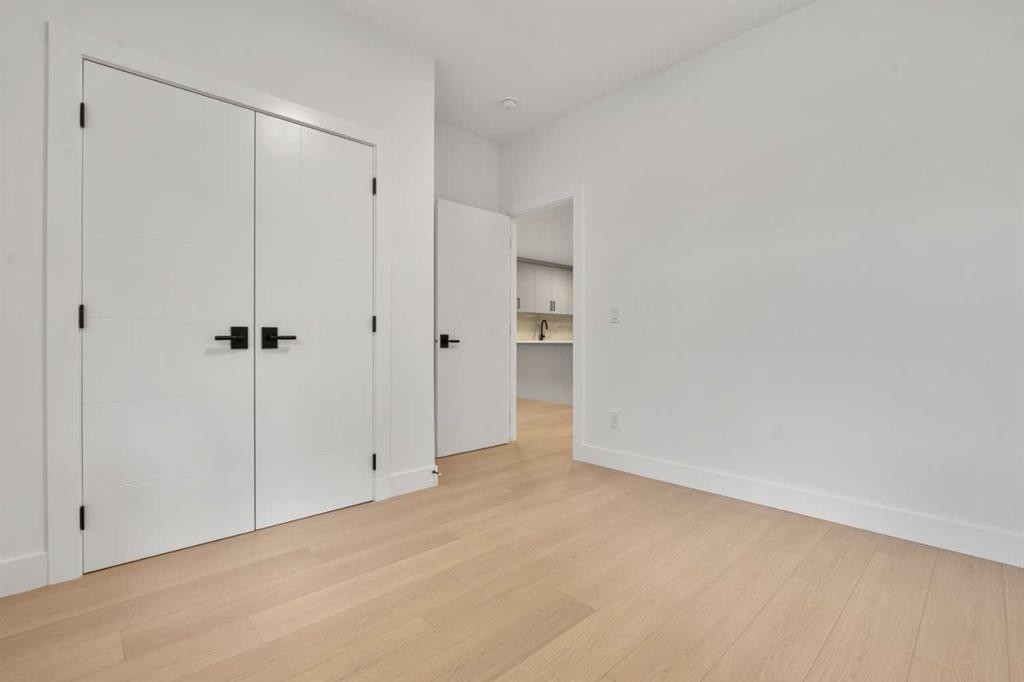 422 36 Avenue Nw, Calgary, AB - Indoor Photo Showing Other Room
