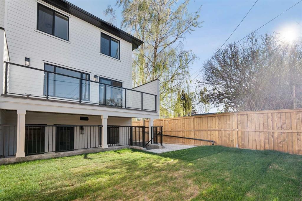 422 36 Avenue Nw, Calgary, AB - Outdoor