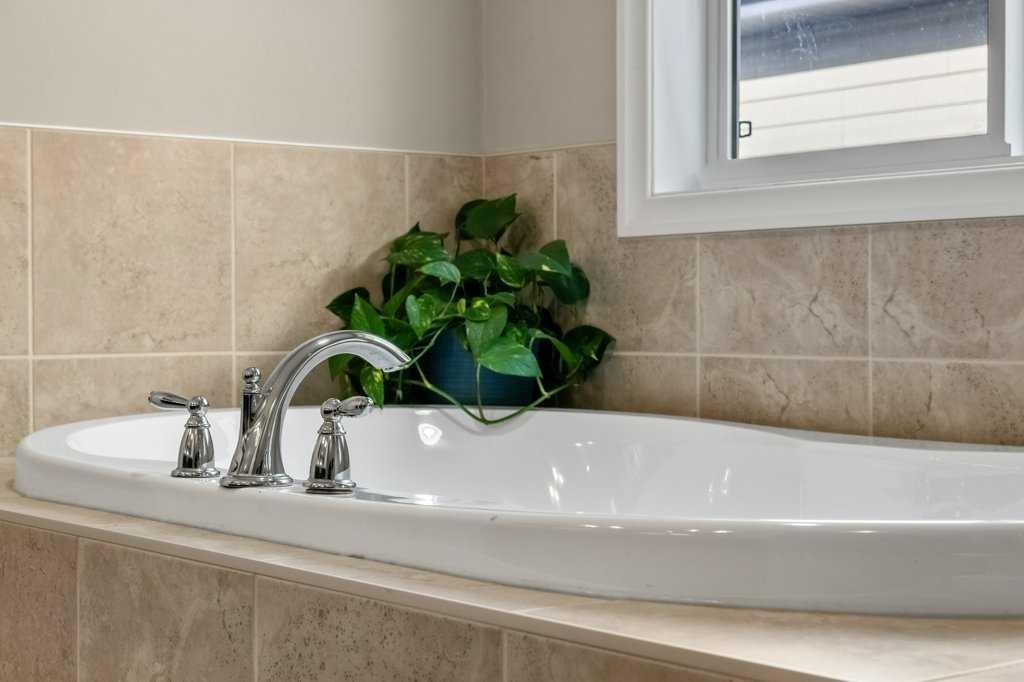 103 Panamount Common Nw, Calgary, AB - Indoor Photo Showing Bathroom