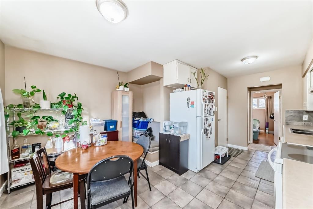 28 Winslow Crescent Sw, Calgary, AB - Indoor Photo Showing Dining Room