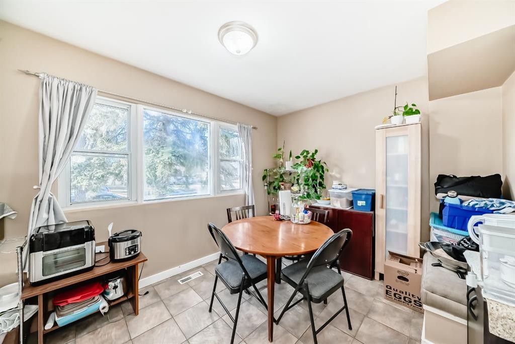 28 Winslow Crescent Sw, Calgary, AB - Indoor Photo Showing Dining Room