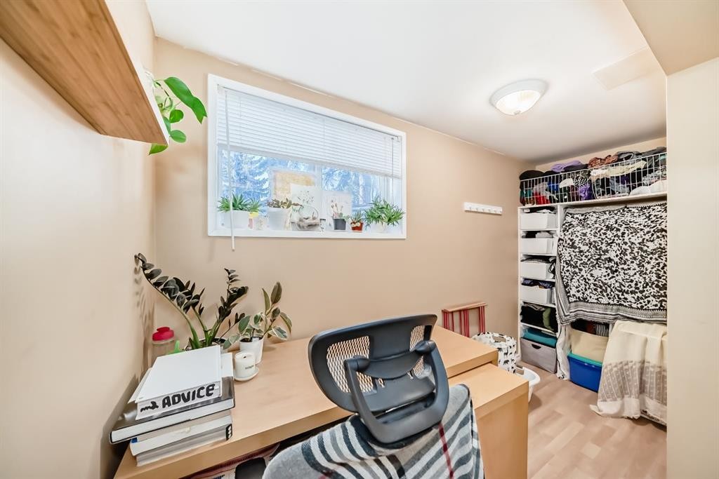 28 Winslow Crescent Sw, Calgary, AB - Indoor Photo Showing Office