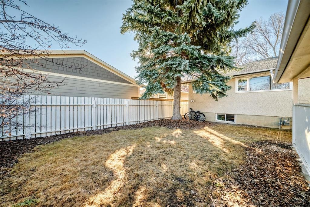 28 Winslow Crescent Sw, Calgary, AB - Outdoor