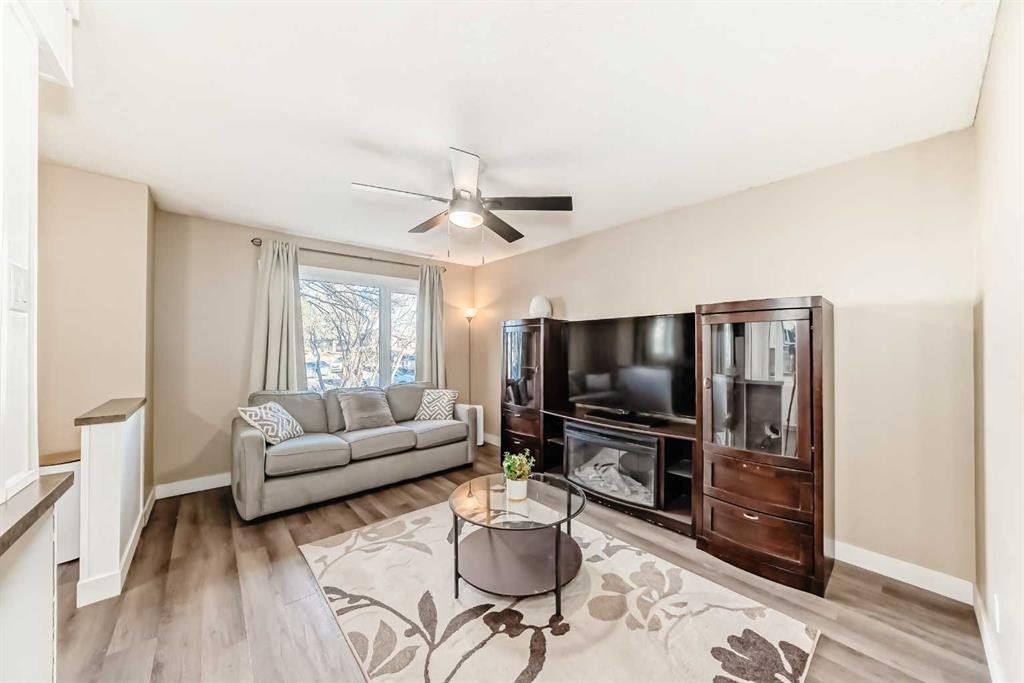 1013 Marcombe Crescent Ne, Calgary, AB - Indoor Photo Showing Living Room