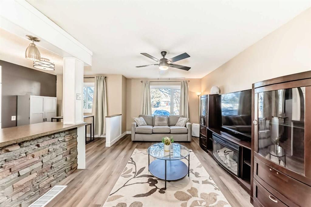 1013 Marcombe Crescent Ne, Calgary, AB - Indoor Photo Showing Living Room