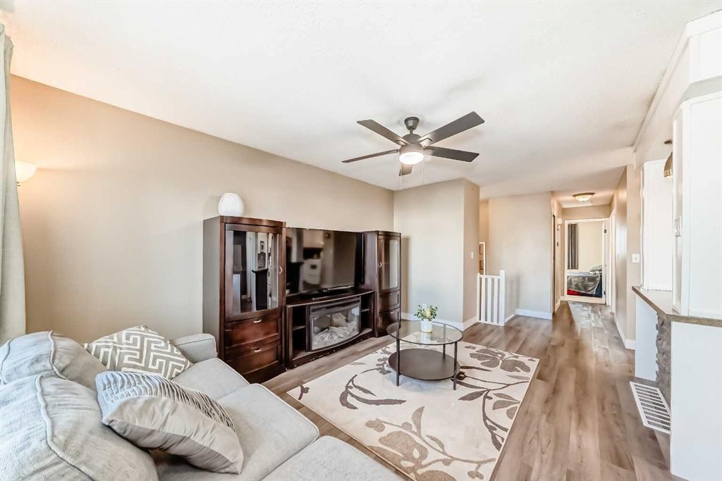 1013 Marcombe Crescent Ne, Calgary, AB - Indoor Photo Showing Living Room
