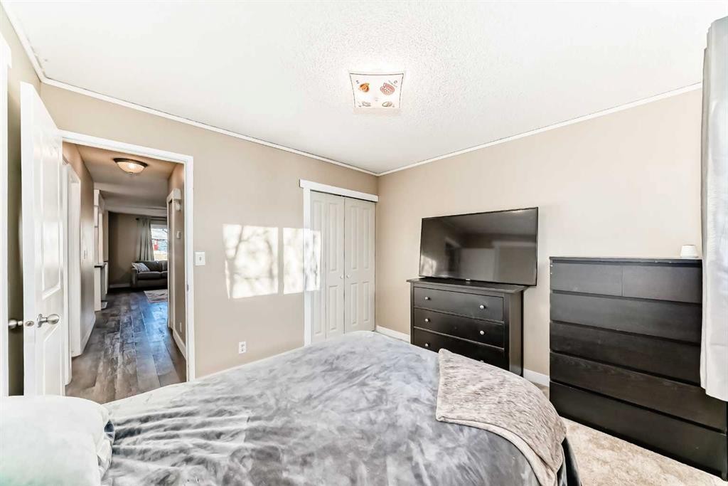 1013 Marcombe Crescent Ne, Calgary, AB - Indoor Photo Showing Bedroom