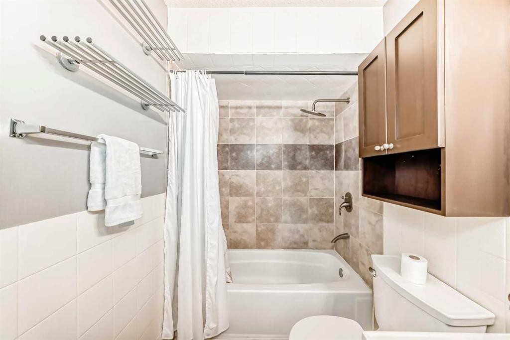 1013 Marcombe Crescent Ne, Calgary, AB - Indoor Photo Showing Bathroom