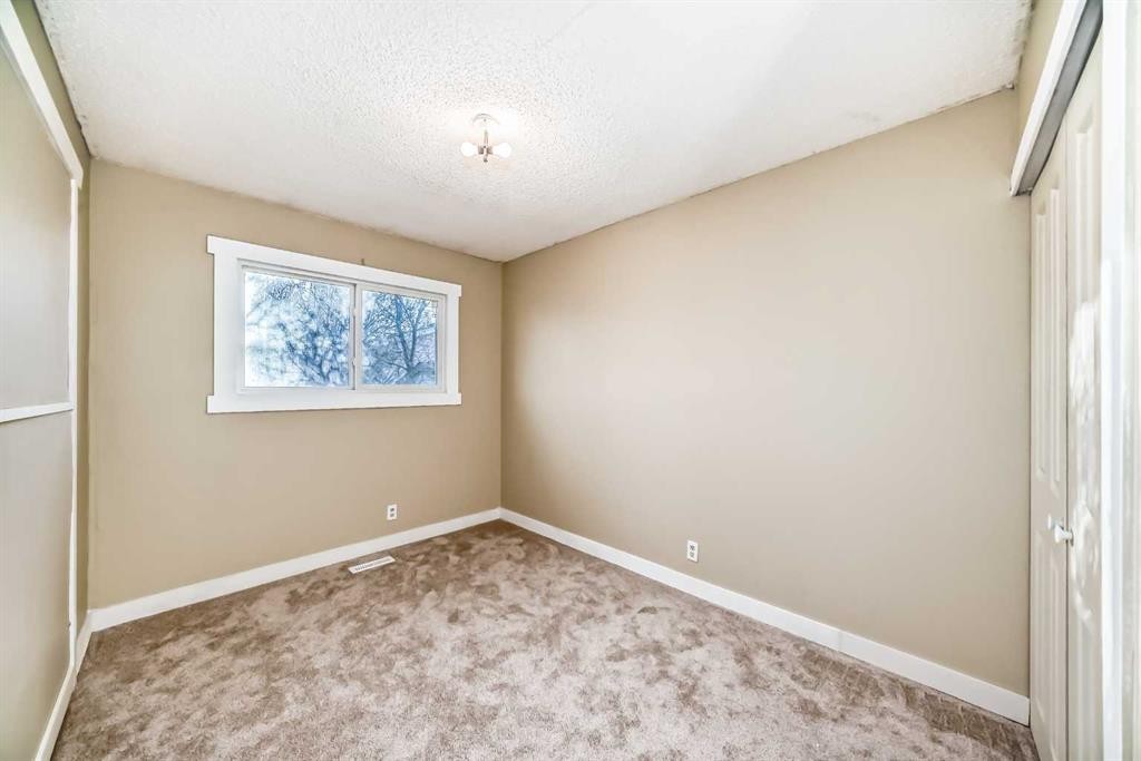 1013 Marcombe Crescent Ne, Calgary, AB - Indoor Photo Showing Other Room