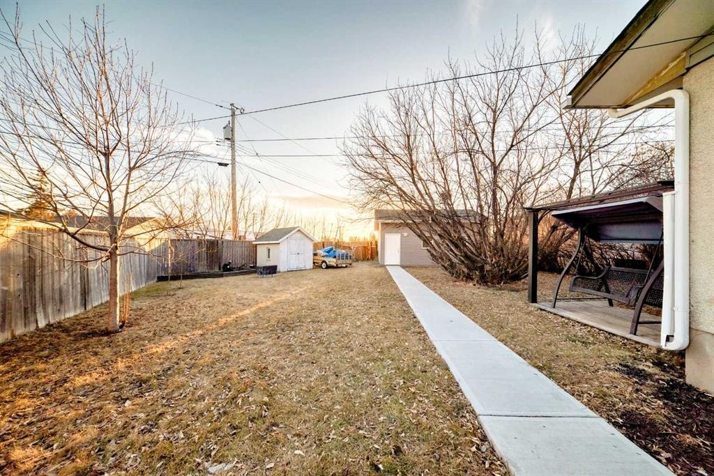 1013 Marcombe Crescent Ne, Calgary, AB - Outdoor