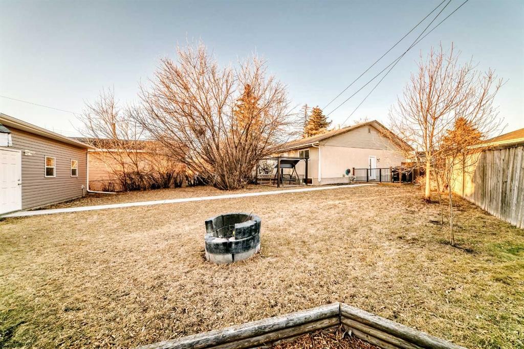 1013 Marcombe Crescent Ne, Calgary, AB - Outdoor