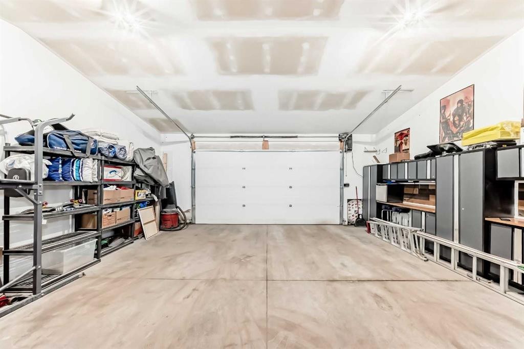1013 Marcombe Crescent Ne, Calgary, AB - Indoor Photo Showing Garage