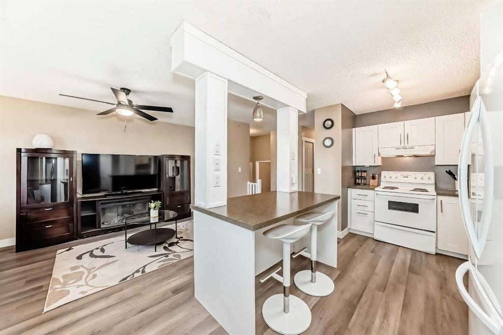 1013 Marcombe Crescent Ne, Calgary, AB - Indoor Photo Showing Kitchen