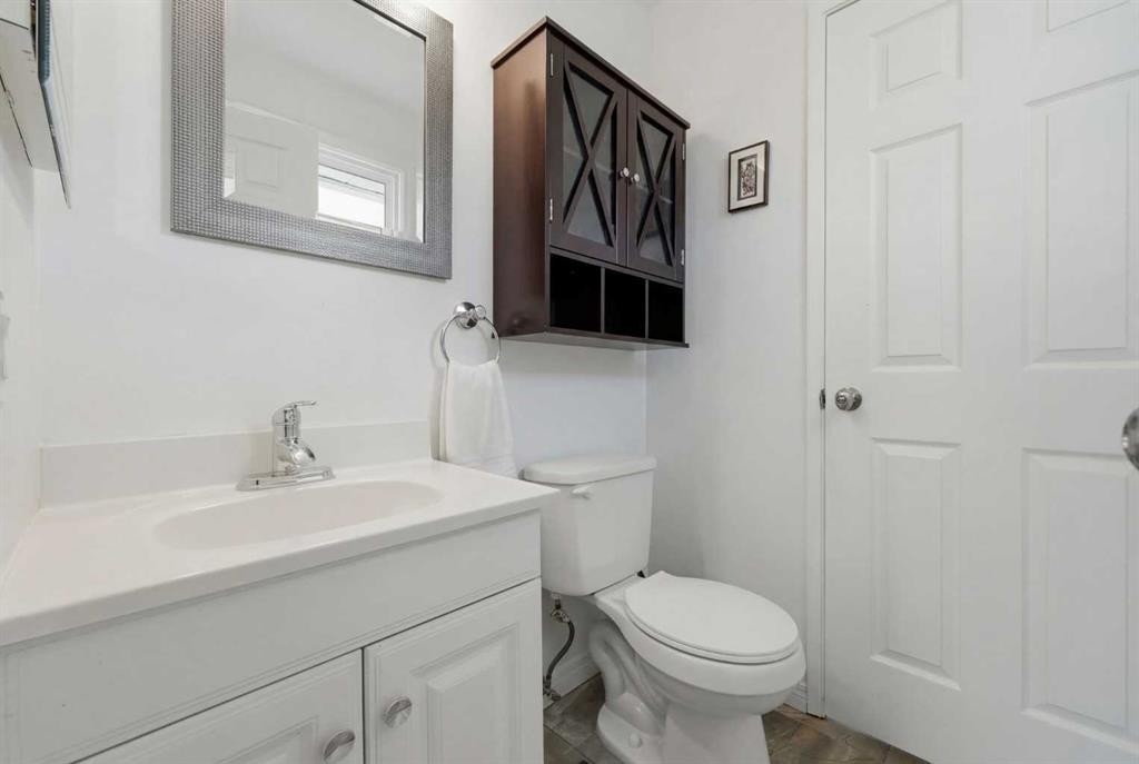 63 Huntmeadow Road Ne, Calgary, AB - Indoor Photo Showing Bathroom